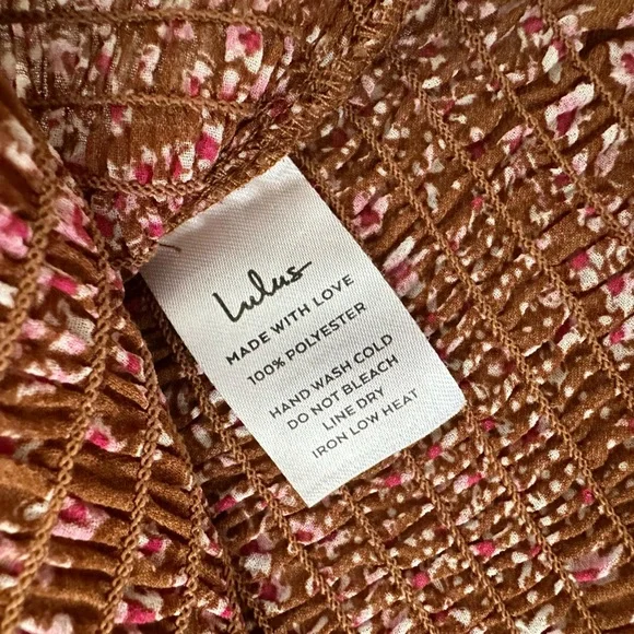 Lulu’s Floral Print Sheer Smocked Top size Medium - Picture 6 of 8